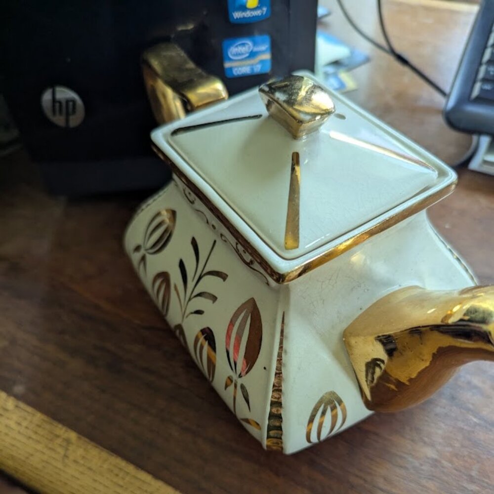 Ellgreave Teapot - Picture 3 of 4